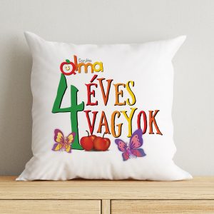 ... éves vagyok párna lányoknak